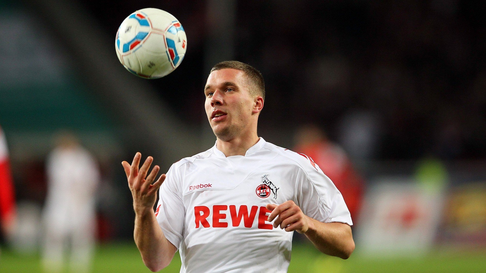 中超“海滨德比”青岛西海岸主场2比2战平青岛海牛 城市兄弟握手言和